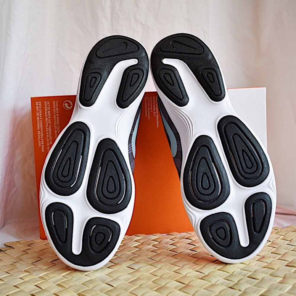 🚨SOLD🚨NEW WMNS Nike Revolution 4 - Picture 6 of 10